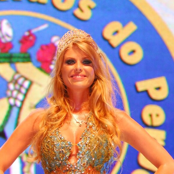 Caroline Bittencourt chegou a ser repórter de TV e rainha de bateria do carnaval de São Paulo