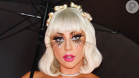 Lady Gaga apostou na tendência maxicílios