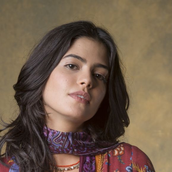 Laila (Julia Dalavia) não acreditará em Jamil (Renato Góes) quando ele disser que estranhou a empresária na novela 'Órfãos da Terra'