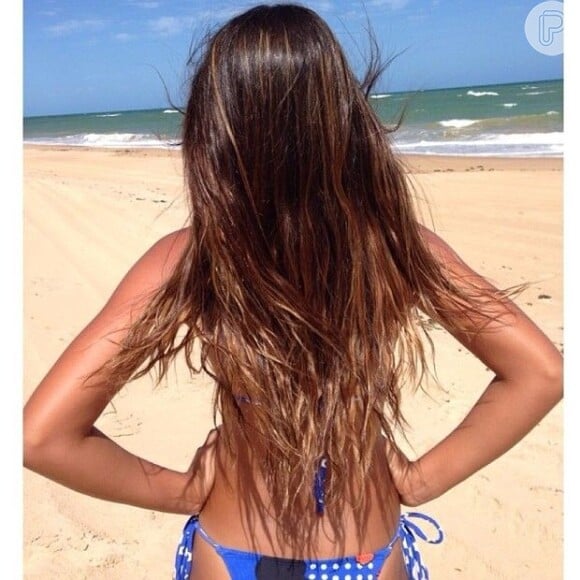 Recentemente, Carla Perez postou no Instagram uma foto da filha de biquíni na praia, arrancando muitos elogios dos fãs