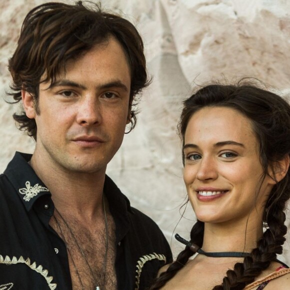 Bianca Bin posta foto rara com Sergio Guizé e fãs lembram novela: 'Clara e Gael'