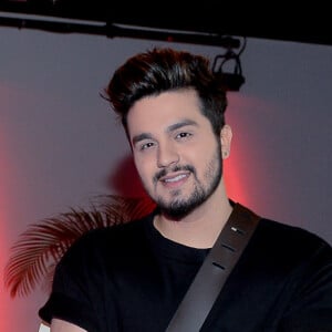 Luan Santana quer que Padre Fábio de Melo celebre seu casamento