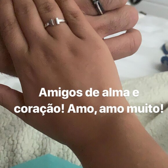 Dupla de Simaria, Simone ganha anel da Tiffany de amigo de aniversário nesta sexta-feira, dia 24 de maio de 2019