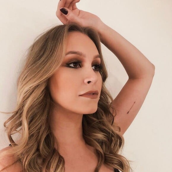 A atriz Carla Diaz não deixou passar um comentário negativo de uma fã sobre o trabalho de Bruna Marquezine