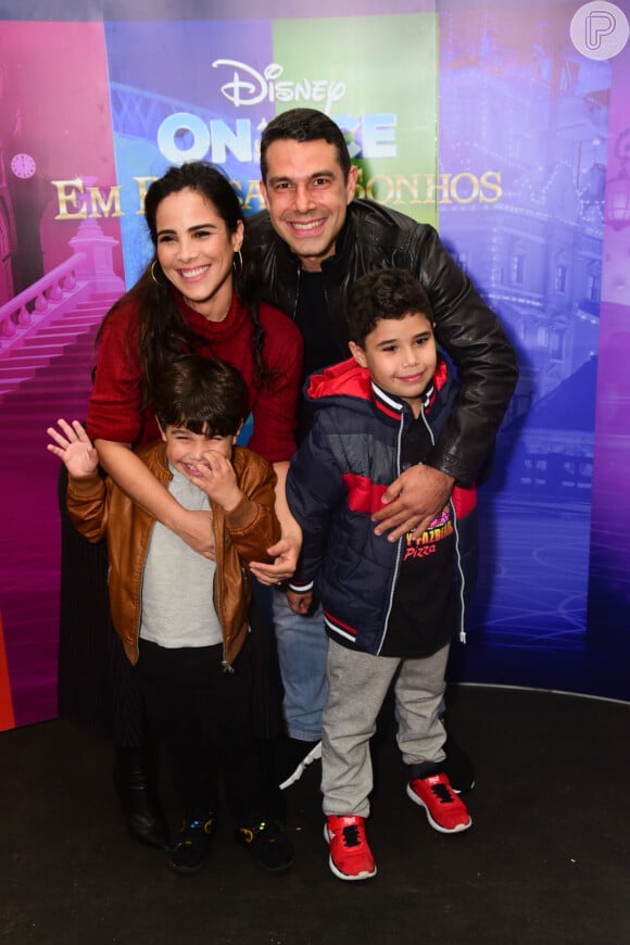 Wanessa Camargo foi ao 'Disney On Ice' acompanhada do marido, Marcos Buaiz, e dos filhos do casal, João Francisco e José Marcus