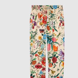 Preta Gil usou calça no estilo jogging, de $ 1,400, R$ 5,5 mil