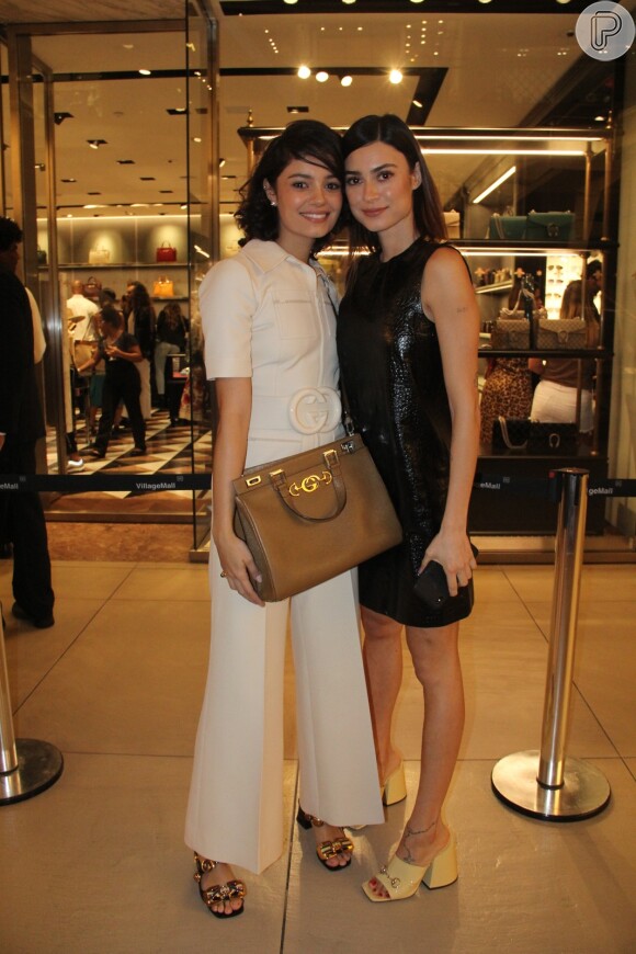 Thaila Ayala e Sophie Charlotte posam juntas em lançamento da bolsa Zumi da Gucci