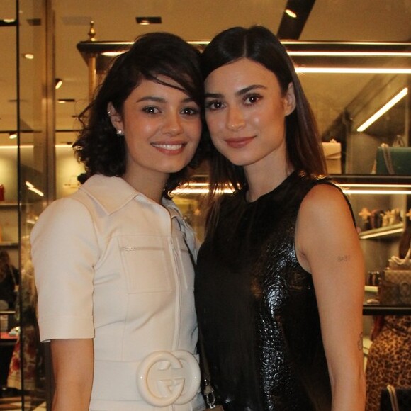 Thaila Ayala e Sophie Charlotte posam juntas em lançamento da bolsa Zumi da Gucci