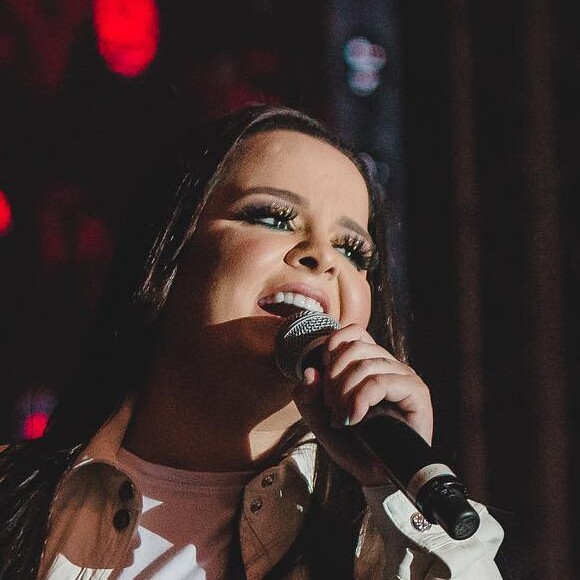 Dupla de Maraisa, Maiara brincou o namorado, Fernando Zor: 'Meu maridinho quer me por de volta no busão para me mandar para Goiânia. Eu não quero voltar para Goiânia'