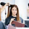 Quando o cabelo estiver danificado, a hair stylist Sonia Nesi recomenda que o secador seja usado no máximo uma vez na semana