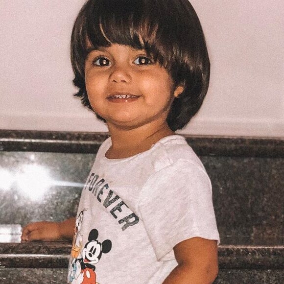 Filho caçula de Kelly Key, Artur esbanjou fofura em foto postada pela mãe no Instagram