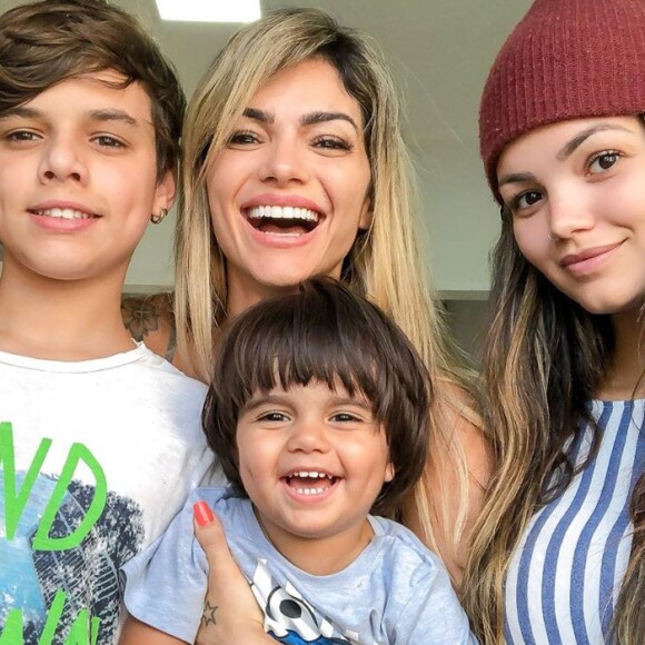 Kelly Key foi comparada aos filhos, Suzanna Freitas, Vitor Freitas e Artur: 'Todos a sua cara'