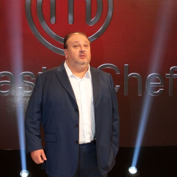 'Desculpa, eu tô muito chique, parecendo com meu pai', brincou Rosângela Jacquin sobre o filho de smoking