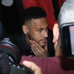 Neymar viajou ao Rio de Janeiro para prestar depoimento na Cidade da Polícia