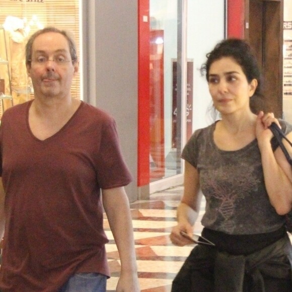 Letícia Sabatella e Daniel Dantas foram fotografados juntos pela primeira vez no começo de maio durante passeio por shopping do Rio
