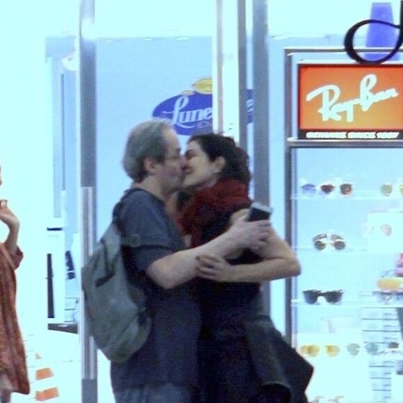 Letícia Sabatella e Daniel Dantas foram flagrados se beijando. Neste domingo, 9 de junho de 2019, a atriz assumiu o namoro com o ator: 'Ele é tão sensível quanto eu e já viveu o que eu estou passando a viver aos poucos'