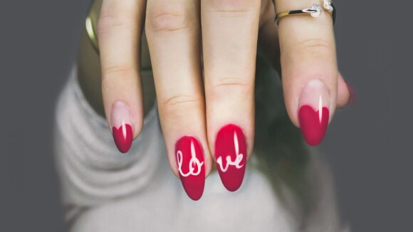 Nail art romântica: unhas com cores e formatos para apostar no Dia dos Namorados