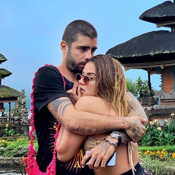 Pedro Scooby e Anitta assumiram namoro durante viagem do casal para a Indonésia