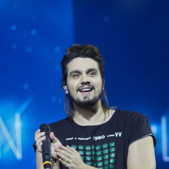 Luan Santana teria faltado as gravações de clipe por viagem com namorada