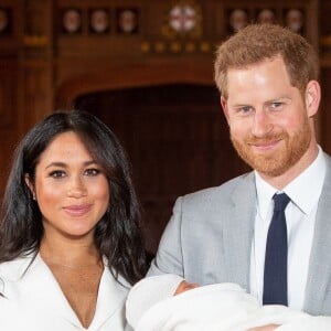 Filho de Meghan Markle e Príncipe Harry, Archie encanta web em nova foto divulgada neste domingo, dia 16 de junho de 2019