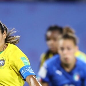 Marta fez o gol de pênalti e entrou para a história como a maior artilheira de Copas do Mundo de todos os tempos