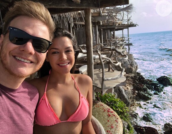 Thais Fersoza viajou de férias com o marido, Michel Teló, para o México