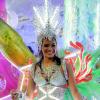 Bruna Marquezine exibiu sua boa forma no desfile da Grande Rio, no Carnaval 2013