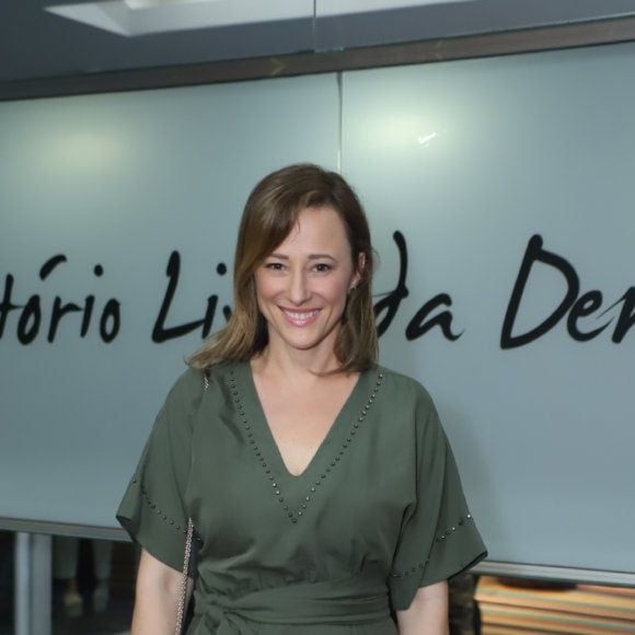 Paula Braun prestigiou o marido, Mateus Solano, em pré-estreia da peça 'O Mistério de Irma Vap', nesta quinta-feira, 20 de junho de 2019