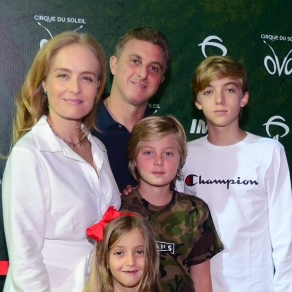 Filho de Luciano Huck e Angélica, Benício passeava com os pais e irmãos quando sofreu acidente no mar