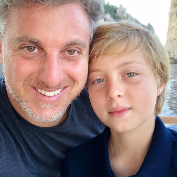 Luciano Huck contou que o filho Benício segue sem previsão de alta: 'Temos que fazer tudo com calma, um passinho de cada vez. Por mais traumático que seja para os pais e para ele, temos que aprender nessas situações difíceis'