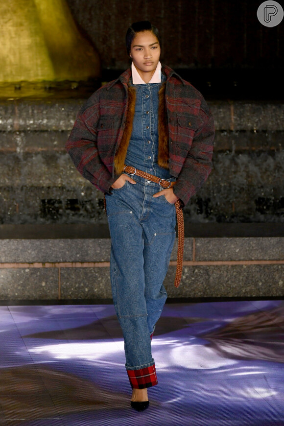 O macacão jeans já apareceu na coleção 2020 de Alexander Wang