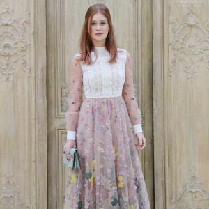 Marina Ruy Barbosa usou vestido Valentino super romântico durante viagem a Paris em 2016