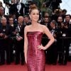 Marina Ruy Barbosa escolheu um longo vermelho Etro com lantejoula para o tapete vermelho de Cannes 2019