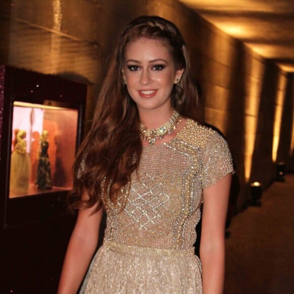 Marina Ruy Barbosa combinou aplicações de pedra, renda e brilho em produção na adolescência