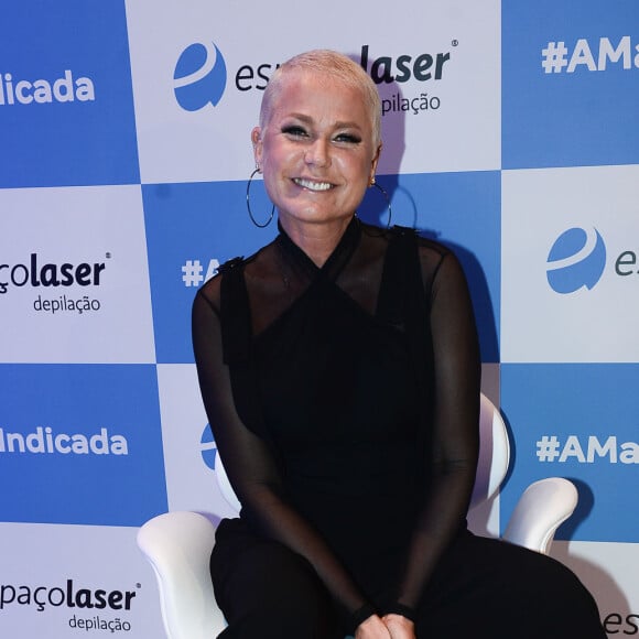 Xuxa Meneghel, após lançar uma nova unidade de sua clínica, conheceu Zoe, filha de Sabrina Sato