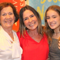 Susana Naspolini impressiona pela semelhança com mãe e filha ao lançar livro
