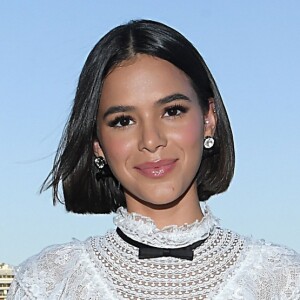 Bruna Marquezine usa look de R$ 14 mil para desfile da Miu Miu em hipódromo de Paris, na França, em 29 de junho de 2019