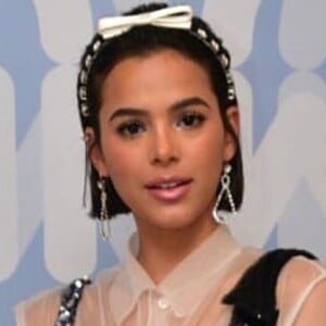 Bruna Marquezine é garota-propaganda da Miu Miu