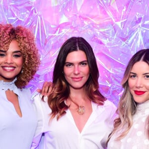 Mariana Goldfarb, Lucy Ramos, Mica Rocha e Pamela Tomé participam de lançamento de linha de produtos capilares em balada paulista