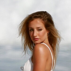 Para o abdômen seco, Bruna Griphao pratica exercícios físicos aliados a uma alimentação saudável.