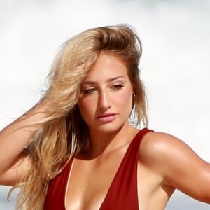 Bruna Griphao nunca fez cirurgia plástica , ou seja, o corpo torneado é todo natural.