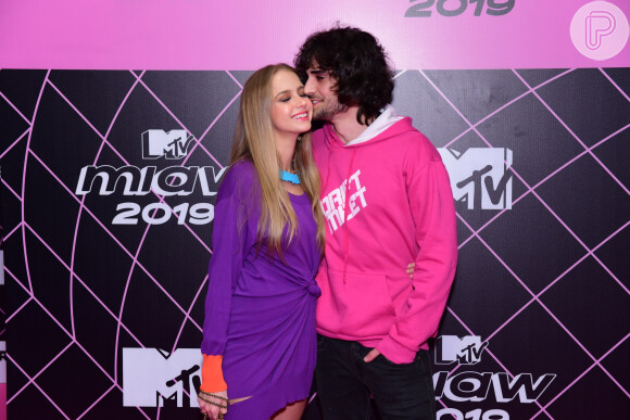 Isabella Scherer e Fiuk trocaram carinho no red carpet do MTV MIAW