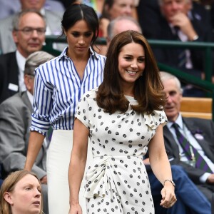 Meghan Markle, em 2018, foi acompanhada por Kate Middleton em Wimbledon