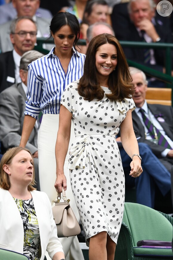 Meghan Markle, em 2018, foi acompanhada por Kate Middleton em Wimbledon