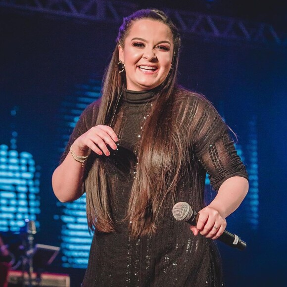 Maiara, da dupla com Maraisa, planeja fazer lipoaspiração