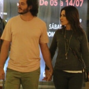 Fátima Bernardes e Túlio Gadêlha não soltaram a mão um do outro em passeio no Shopping da Gávea, no Rio de Janeiro, nesta sexta-feira, dia 05 de julho de 2019