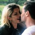 Eduardo Costa e Antonia Fontenelle protagonizaram beijo no remake do clipe 'Coração Pirata'