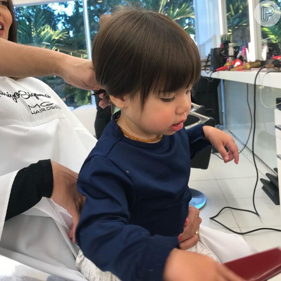 Adriana Sant'Anna mostrou primeiro corte de cabelo da filha, Linda