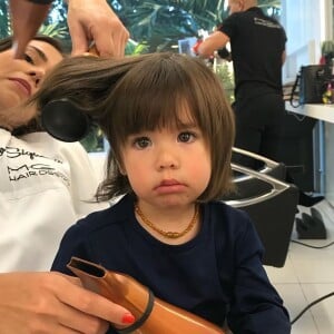 Andressa Suita elogiou corte de cabelo de Linda, filha de Adriana Sant'Anna