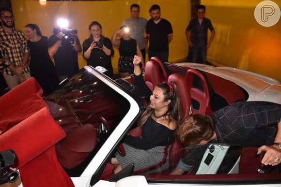 Cantora Márcia Fellipe foi presenteada pelo marido com carro de luxo avaliado em R$ 500 mil do marido em aniversário